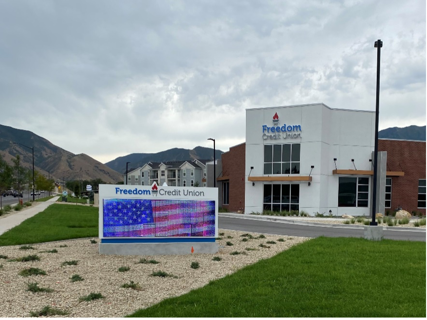 YESCO DESIGNS NEW SIGNAGE  FOR FREEDOM CREDIT UNION IN SPRINGVILLE, UTAH