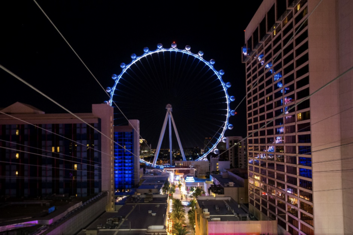 CAESARS ENT. HONORS HEALTHCARE WORKERS WITH LIGHT SHOWS