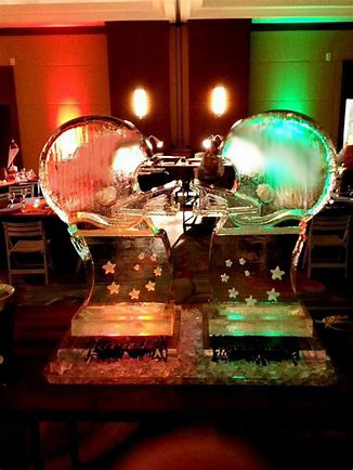 MINUS5º ICE AT MANDALAY BAY OFFERS FOOTBALL FAN EXPERIENCE