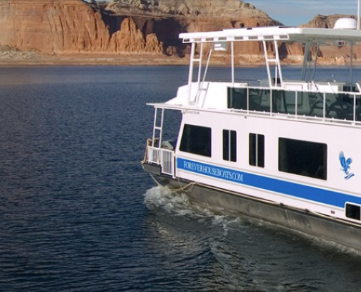 ESCAPE TO SERENE SOUTHWEST WATERS WITH NEW YEAR HOUSEBOAT SPECIALS FROM FOREVER RESORTS