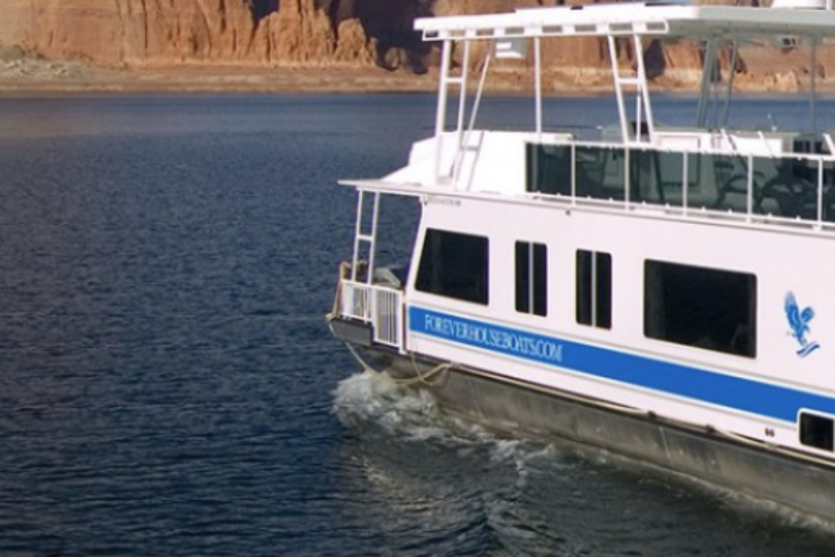 ESCAPE TO SERENE SOUTHWEST WATERS WITH NEW YEAR HOUSEBOAT SPECIALS FROM FOREVER RESORTS
