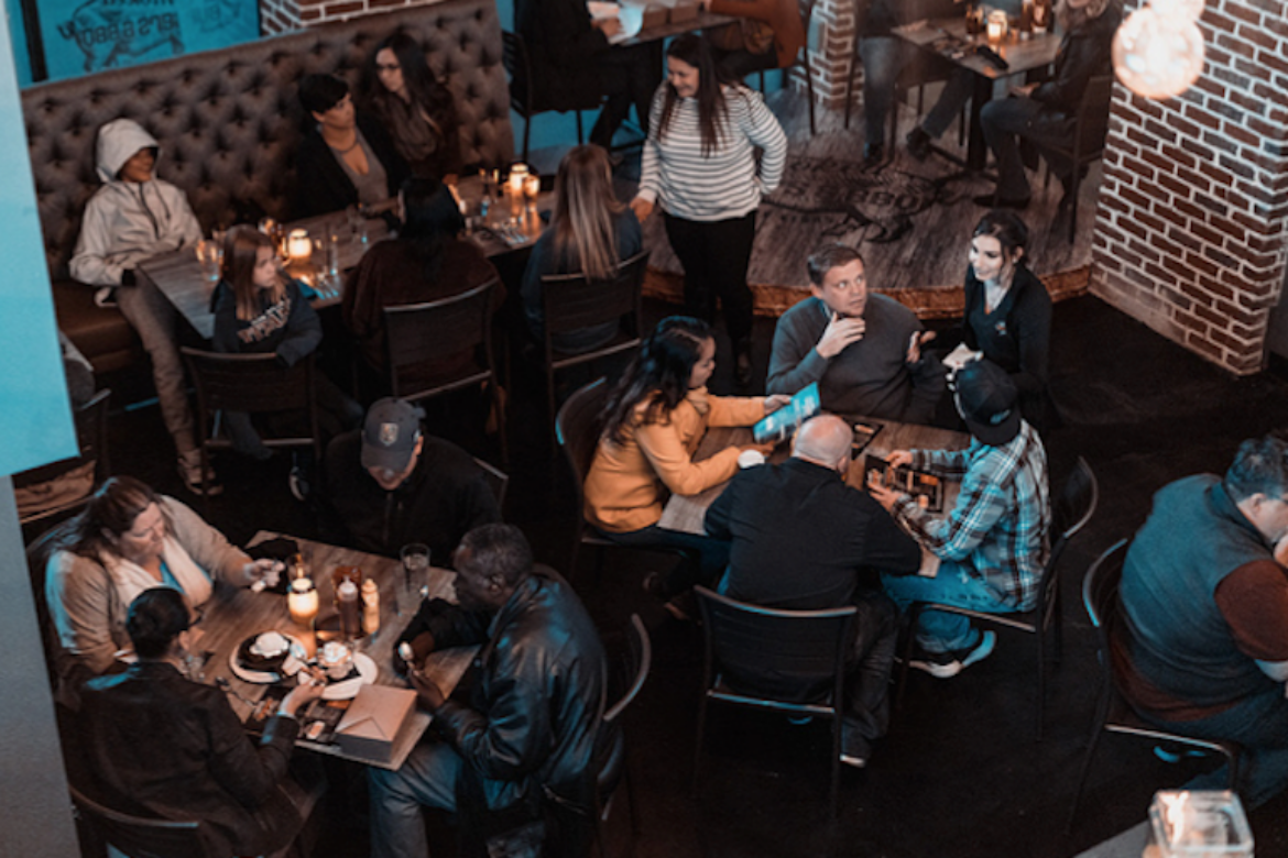 SMOKED BURGERS & BBQ ANNOUNCES NEW HAPPY HOUR MENU