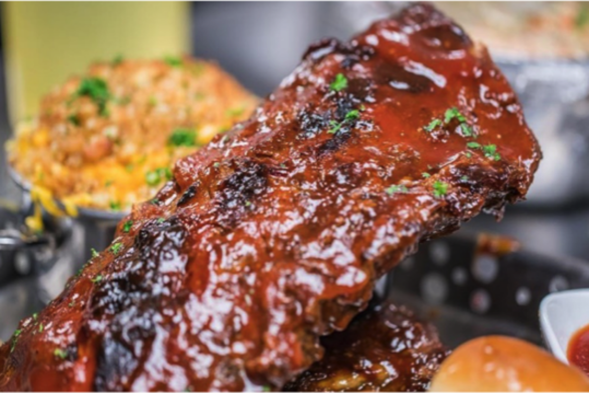 SMOKED BURGERS & BBQ OFFICIALLY OPENS  IN THE FORUM SHOPS AT CAESARS