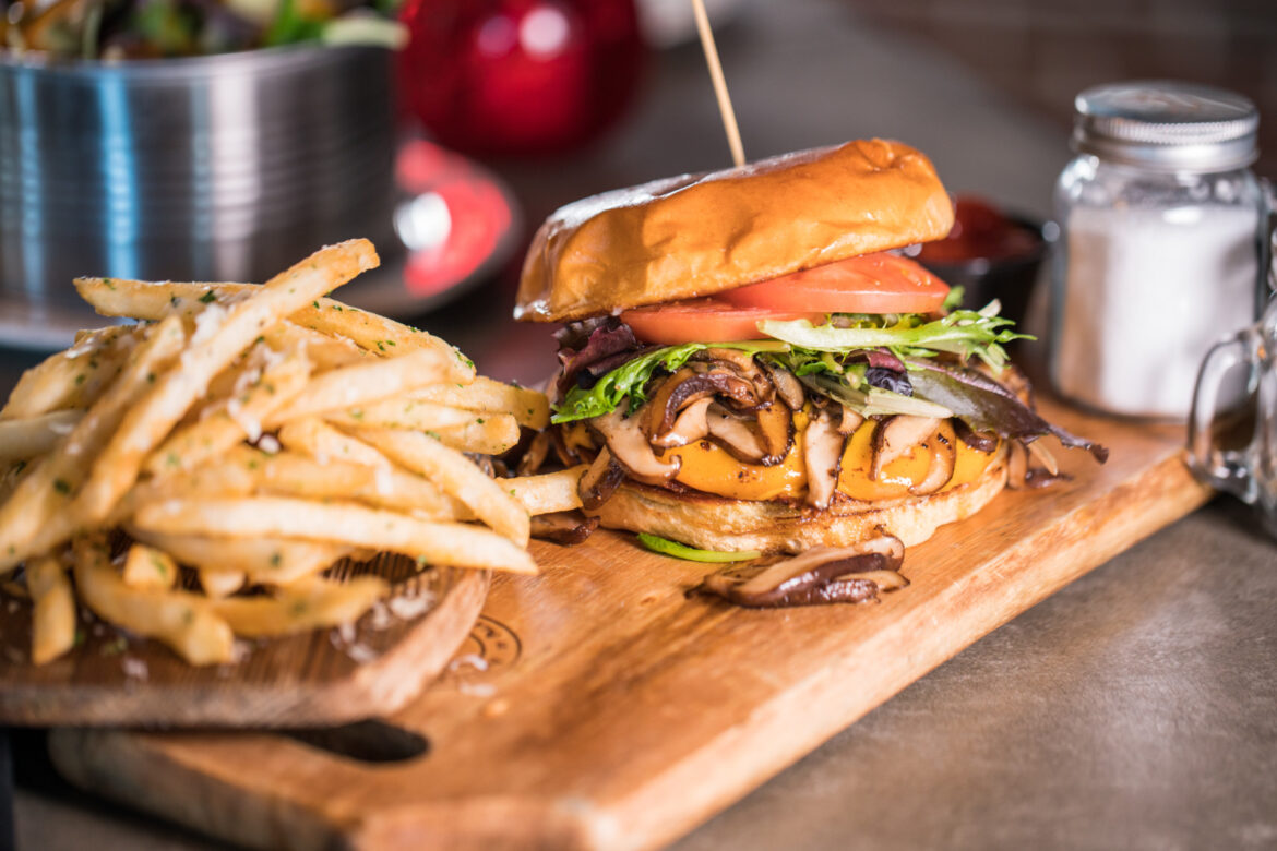 SMOKED BURGERS & BBQ, MAXIE’S ANNOUNCE FATHER’S DAY SPECIALS