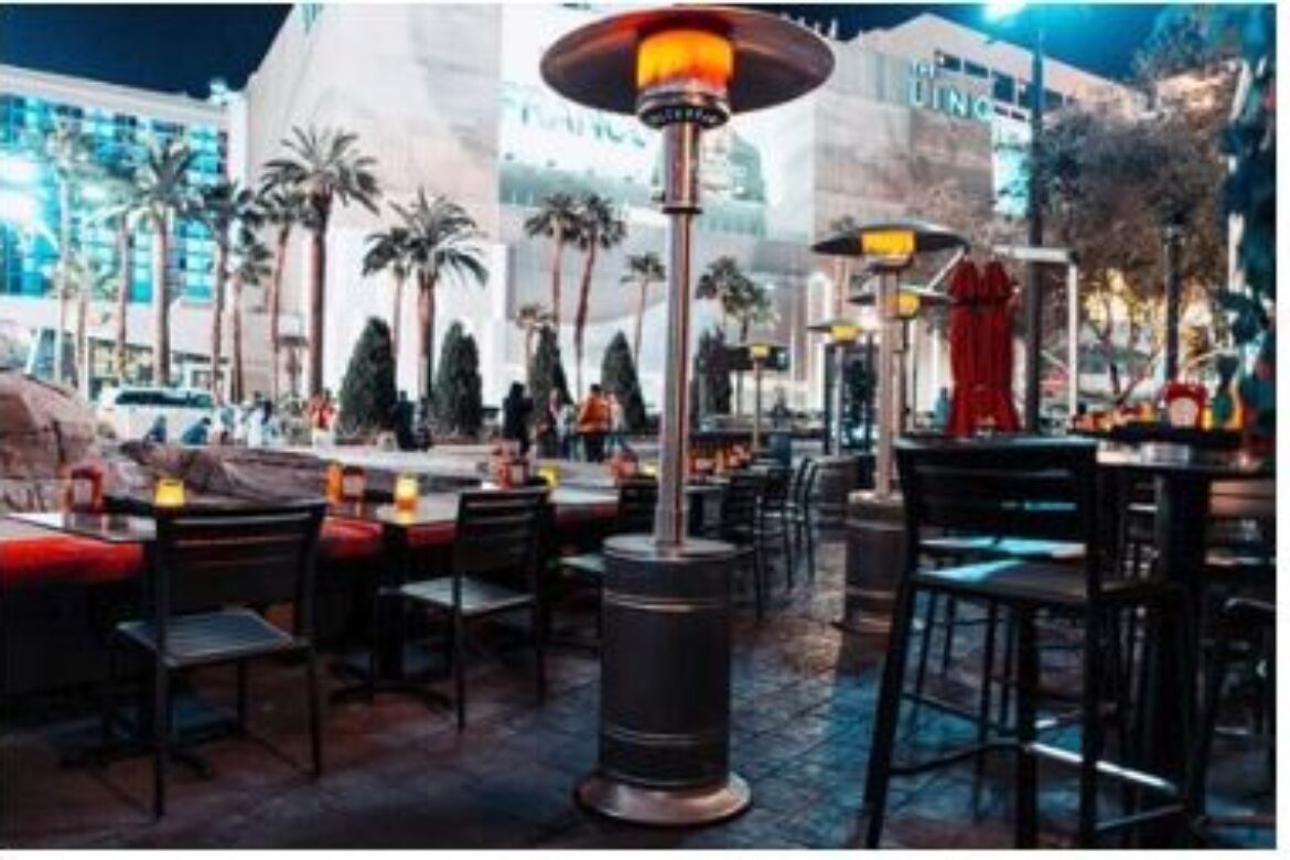 SMOKED BURGERS & BBQ OFFERS CASUAL VENUE COMPLETE WITH LAS VEGAS STRIP PATIO DINING FOR GROUPS UP TO 225