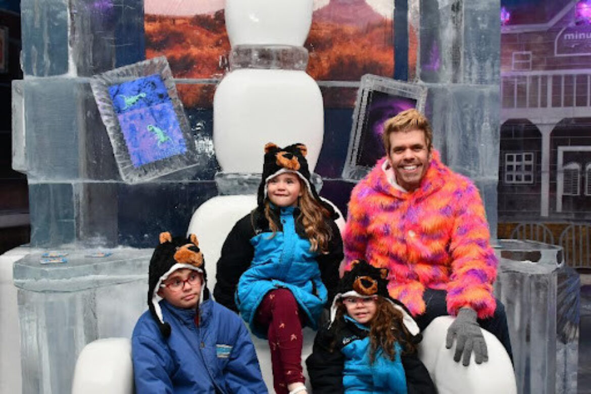 PEREZ HILTON VISITS MINUS5º ICEBAR AT THE VENETIAN RESORT