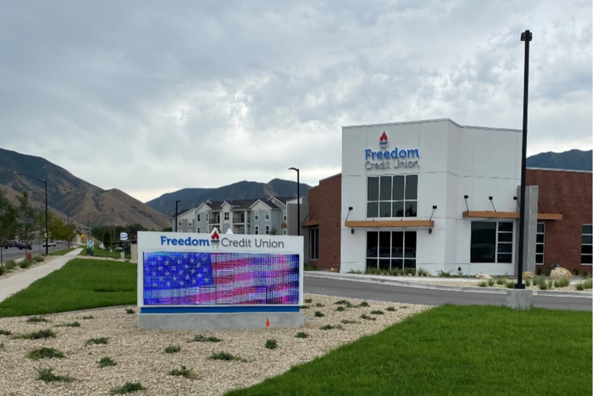 YESCO DESIGNS NEW SIGNAGE  FOR FREEDOM CREDIT UNION IN SPRINGVILLE, UTAH